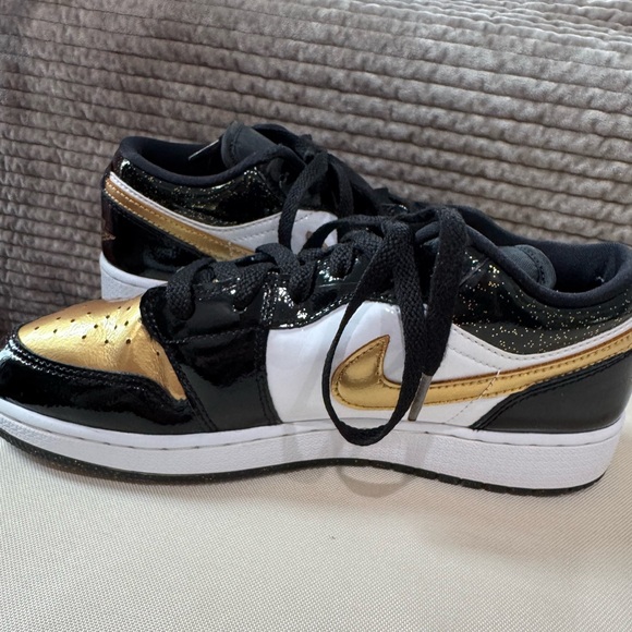 Nike Air Jordan 1 Low Gold Toe size 7Y - Picture 9 of 9